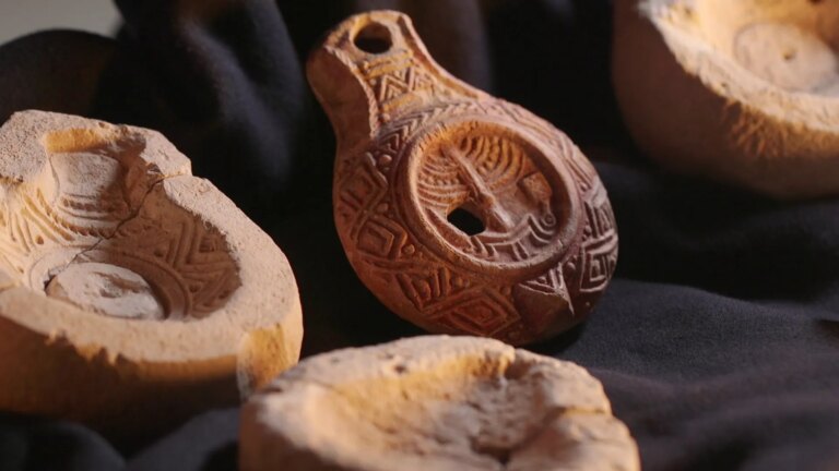 An ancient oil lamp from the 4th century was found in Jerusalem