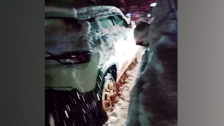 ‘Koi bhi mat aana Manali aur Solang’: Social media user warns tourists after heavy snowfall leaves 2,000 vehicles stuck