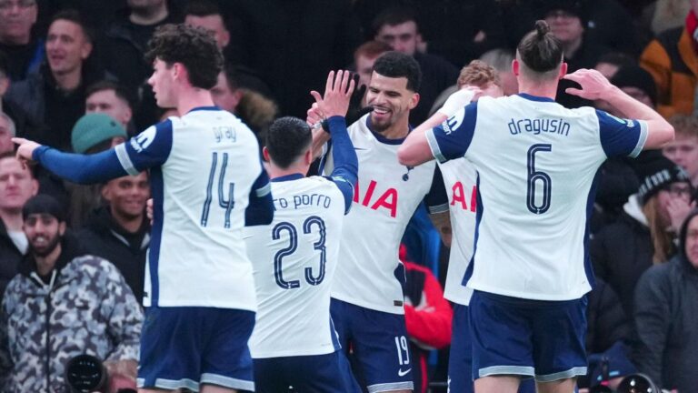 Solanke admits Tottenham “made it difficult for us” against Manchester United