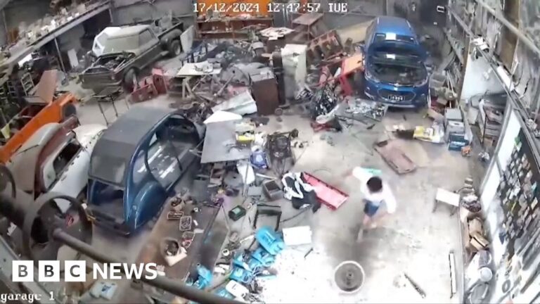 Watch: Garage CCTV shows moment of earthquake in Vanuatu