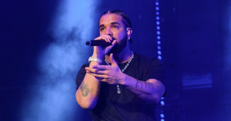 Drake presents $10,000 to winner of Toronto look-alike contest