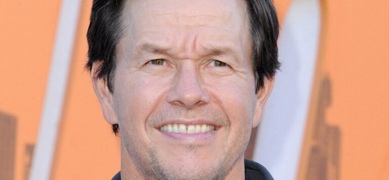 Fans say Mark Wahlberg is the “warrior” for post-Christmas stunts