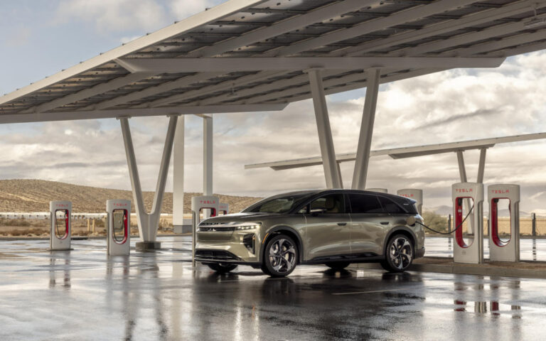 Lucid’s Gravity SUV gets native access to Supercharger Tesla on January 31