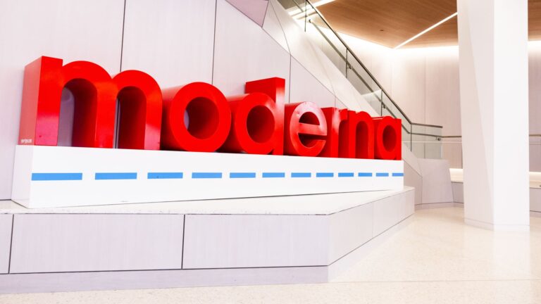 Moderna cuts sales forecast for 2025 by $1 billion