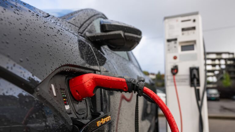 Norwegian determined first for the full transition to electric vehicles