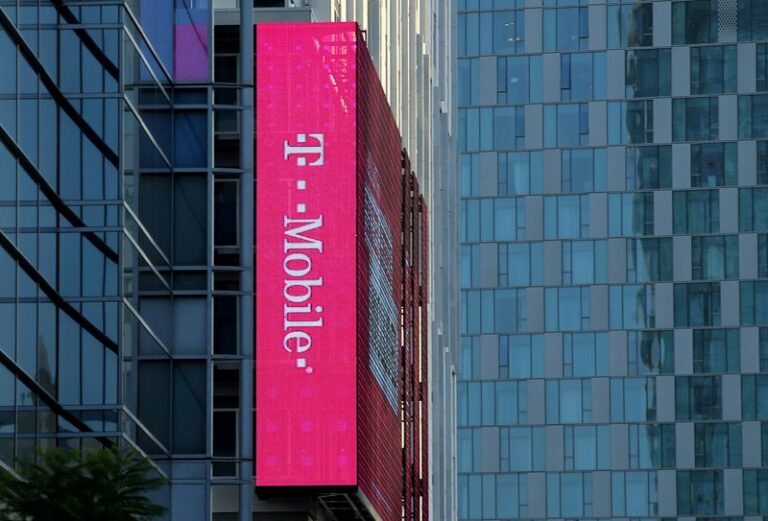 T-Mobile forecasts upbeat annual subscriber growth on higher premium bundle demand