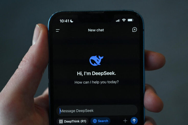 AI Assistant of Deepseek from China has become the best free iPhone app