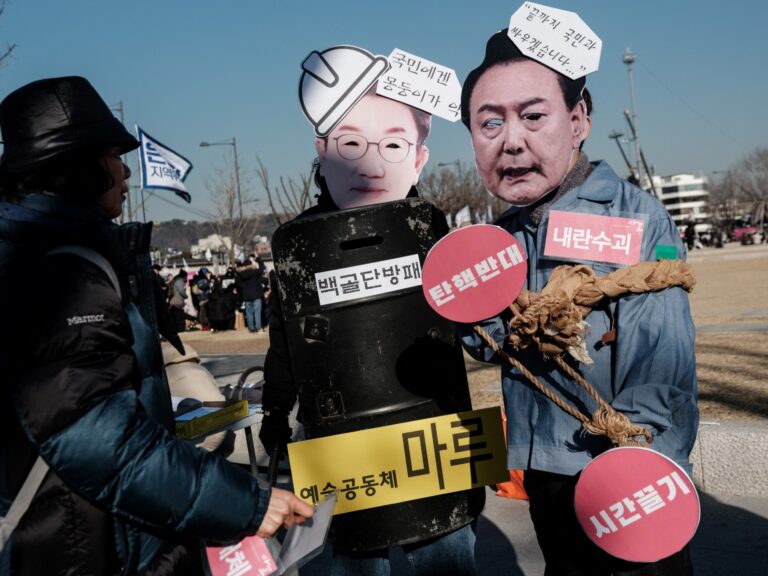 Thousands protest in South Korea as Yoon resists second arrest attempt Politics News