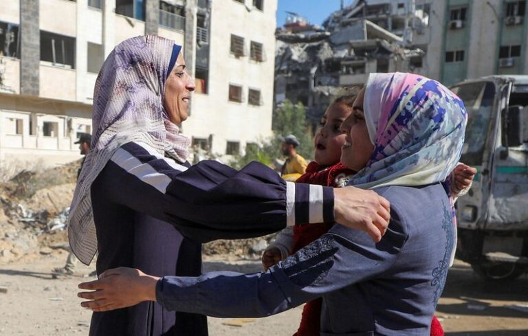 Families reunite in north Gaza as huge crowds return to smashed homes