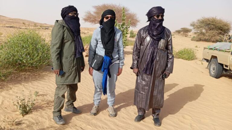 Malian rebels have released a Spanish man who was kidnapped by bandits in Algeria in hopes of selling him to ISIS.