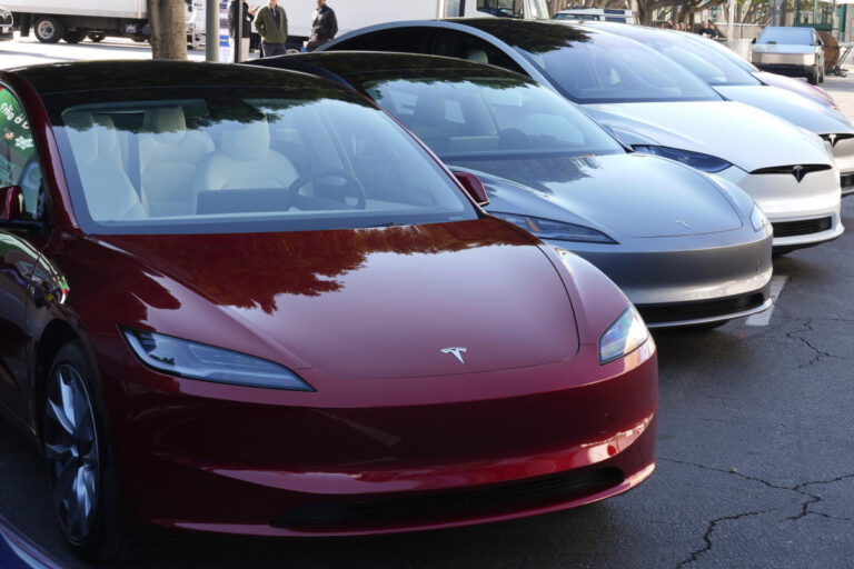 NHTSA launches investigation into Tesla’s remote parking features