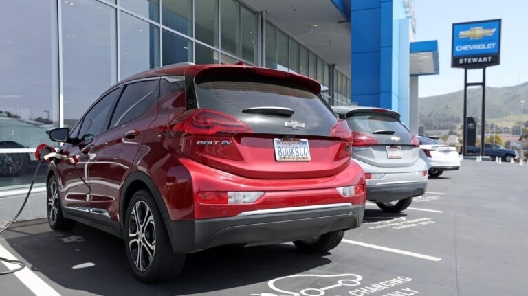 Automakers want Feds to hit the brakes under new emergency braking rules