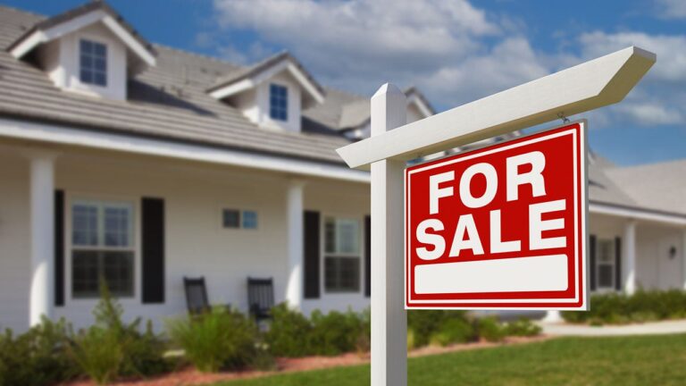 Existing home sales fall to lowest level in nearly 30 years