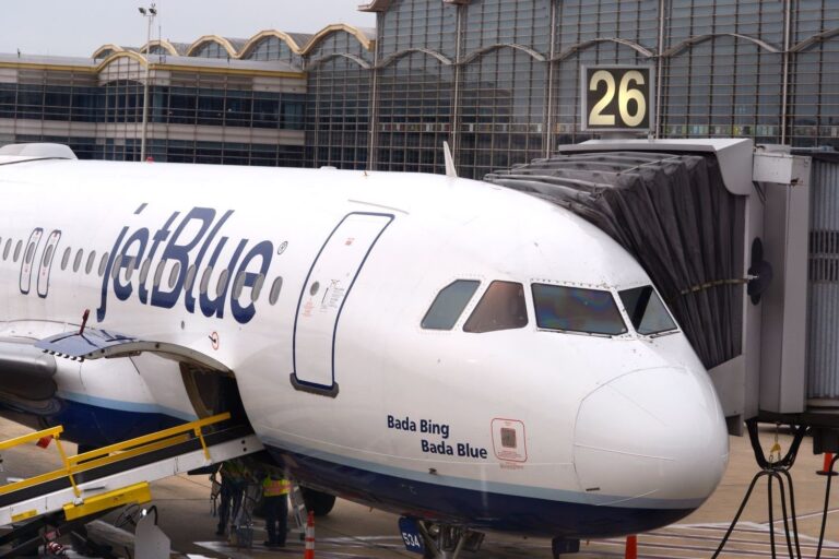 For the first time, the feds are funding JetBlue for chronically delayed flights