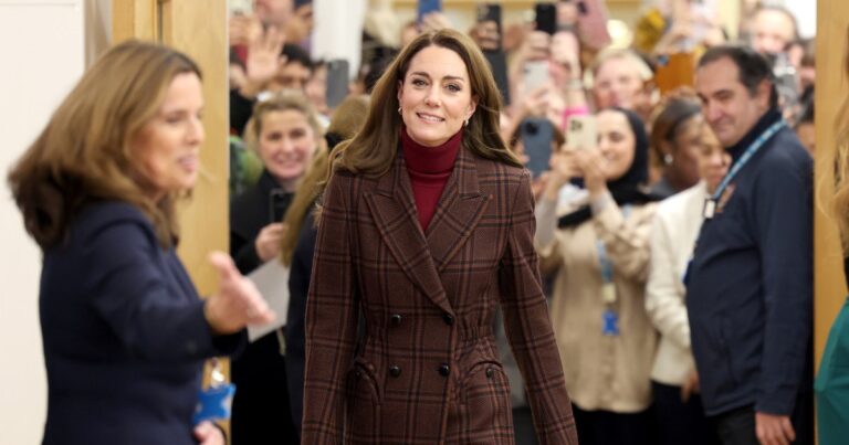 Kate Middleton’s turtleneck is sold out — get similar for $17