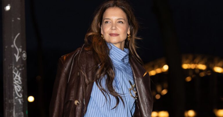 Katie Holmes wore brown pants in Paris – buy a $ 35 search!