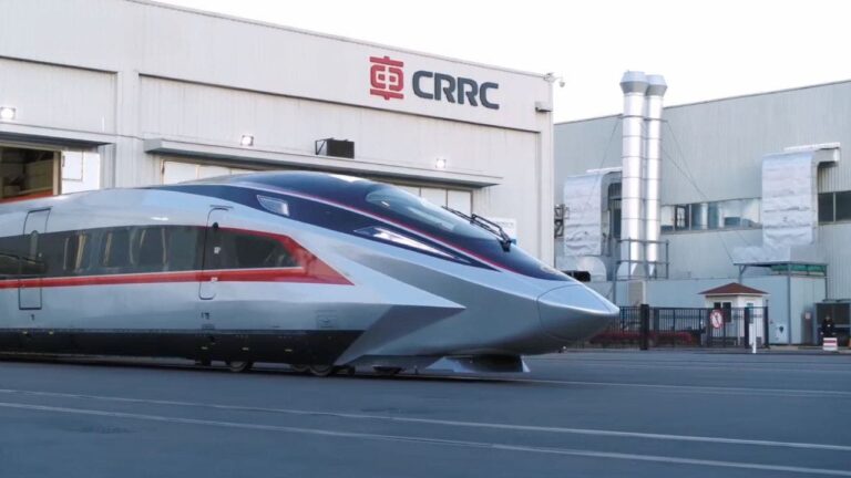 China presents the world’s fastest high-speed train with 280 mph speed