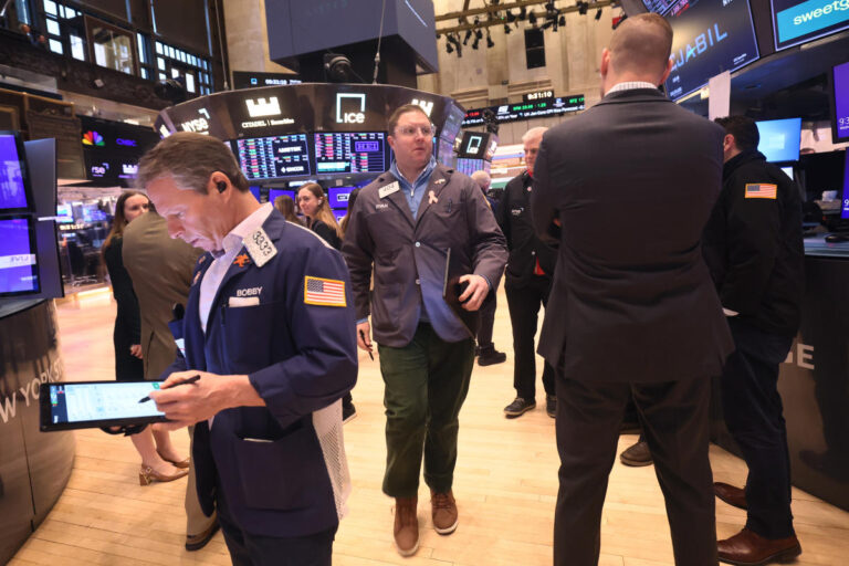 Dow slides 450 points, S&P 500 retreats from record as Walmart gives cautious outlook