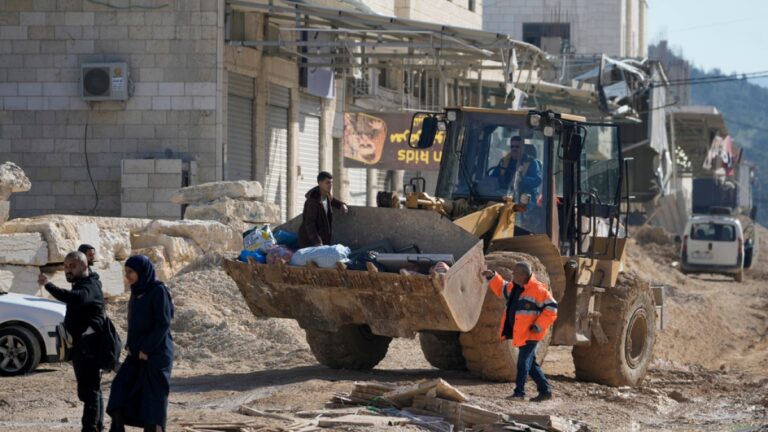 Israel arrested dozens of Palestinians in the West Bank Raids overnight West Bank News