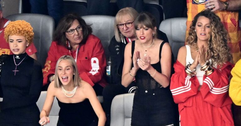 Who Taylor Swift brought before 2024 a Super Bowl to see Travis Kels?