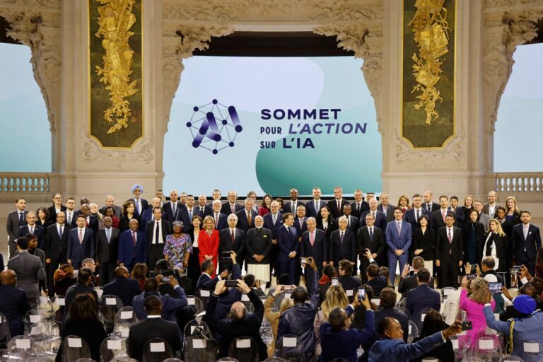 As the US and the United Kingdom refuse to sign a statement at the summit of Paris, other countries are committed to developing “open, inclusive, ethical” AI