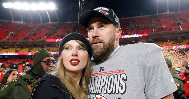 Taylor Swift and Travis Kels enjoy new orleans date Night