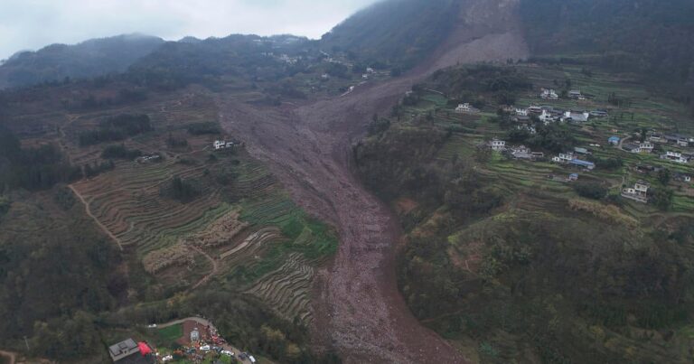 Southwest Southlide China searches with them; Hundreds had to evacuate