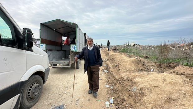 This professor is once taught at Al-Azhar University in Gaza. Returned to a campus in the ruins