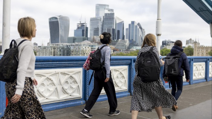 UK wage growth accelerates in final quarter of 2024