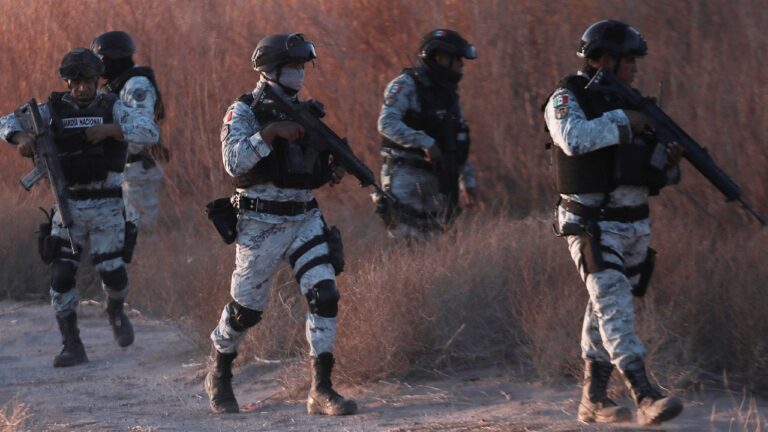 Mexican troops begin to arrive in the southern border after agreeing to Trump
