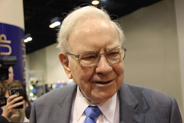 Warren Buffett Has Sold Over 950 Million Shares of Apple and Bank of America. But the Billionaire Has Made a Killing on 1 Stock He Hasn’t Touched in 27 Years