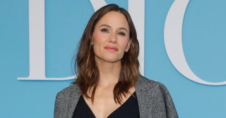 Now Brand for Jennifer Garner Shoes is reduced to 31%