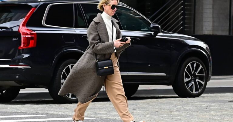 Naomi’s chic pants look like these cozy sports pants in $ 32