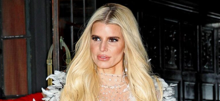 Jessica Simpson interrupts 15 years break live performances