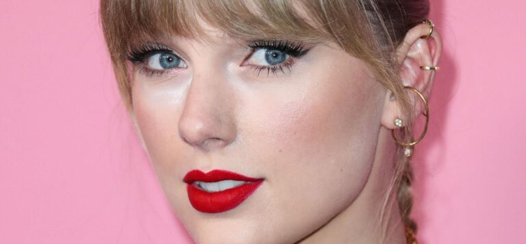 Why Taylor Swift fans think she recovers after plastic surgery