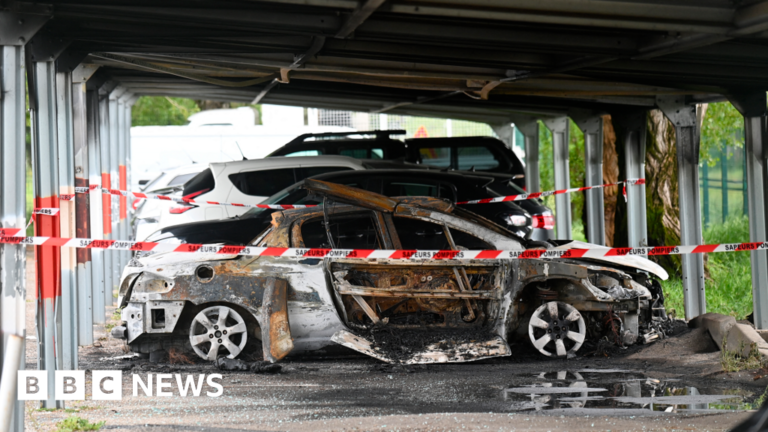 Police raids inside France after the wave of prison attacks