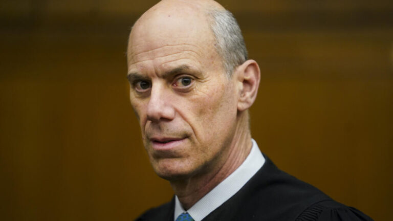 It says the US judge will be in the leadership of Trump in his contempt of court