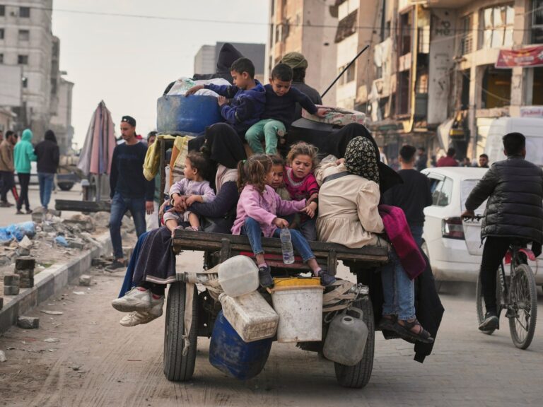 Week Pictures: Dr. DRC from violent displacement in Gaza to floods