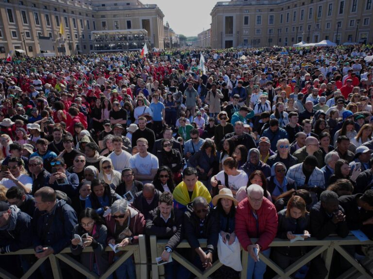 Hundreds of thousands, Pope Francis in Rome made the final screw