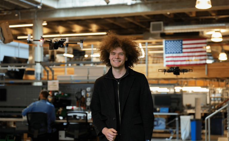 The founder of the 25-year-old police drone has just raised $ 75 million led by an index