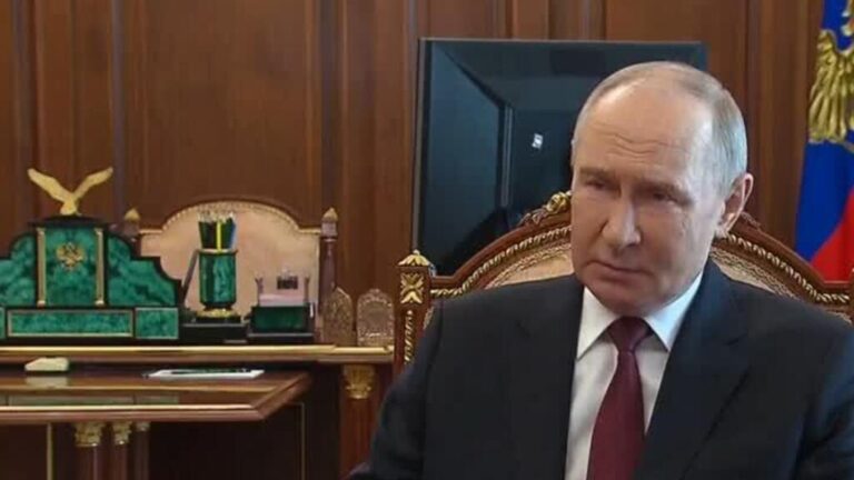 Putin announces an Easter ceasefire such as Russia and Ukraine