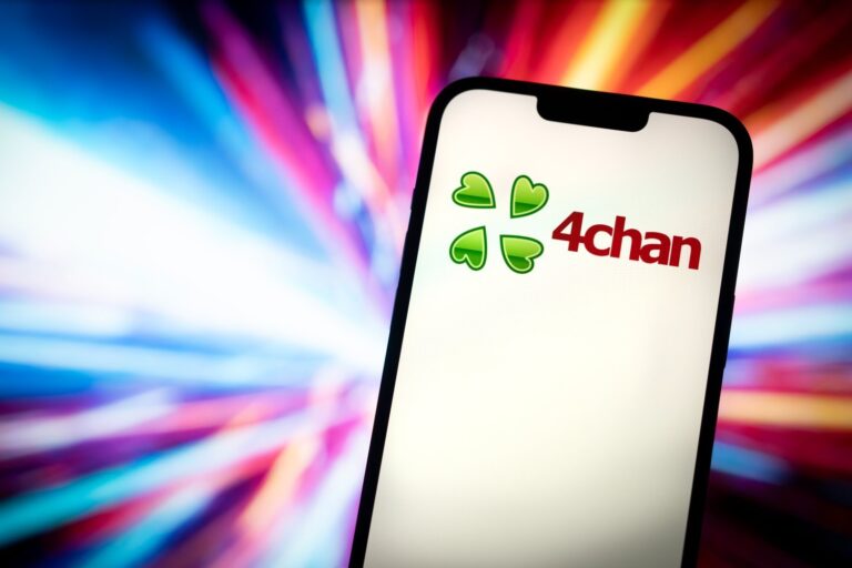 Internet Cesspool 4chan has been downloaded after the alleged hack, the users of the competition forum claim for credit