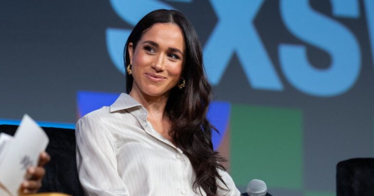 This shirt at $ 20 is identical to your favorite Megan Markle