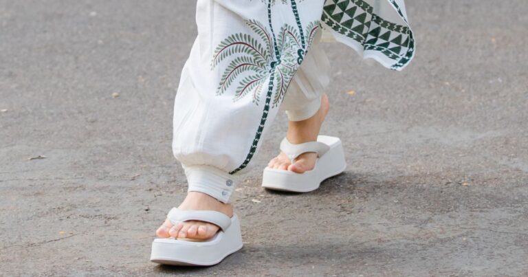 15 stylish and comfortable sandals for summer 2025