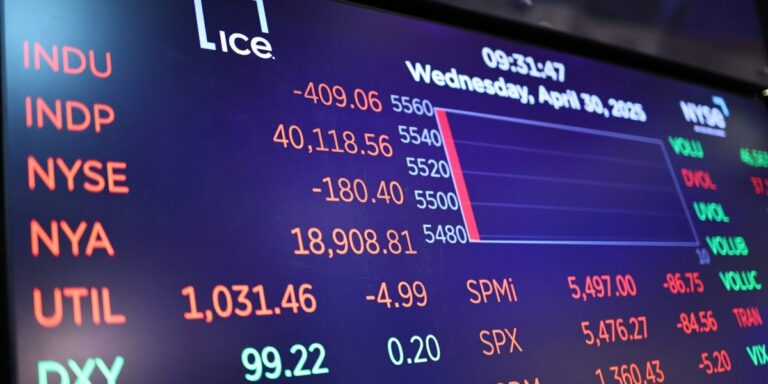 Stocks close mixed on news of GDP decline, recession fears grow