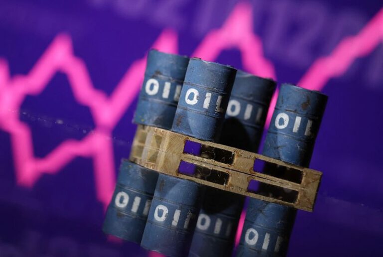 Oil prices slip 1% after progress in US-Iran talks