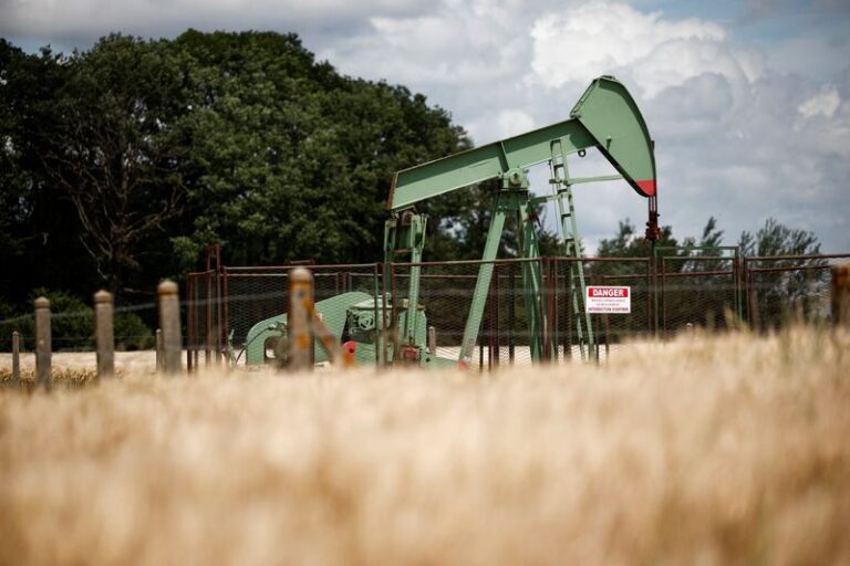 Oil prices climb on short-covering, but tariff concerns linger