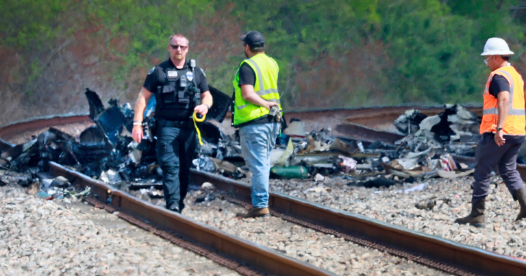 A small plane crash near Florida Airport kills 3 people, injuries 1