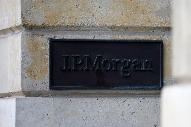 JPMorgan survey shows consensus over weak dollar, US stagflation