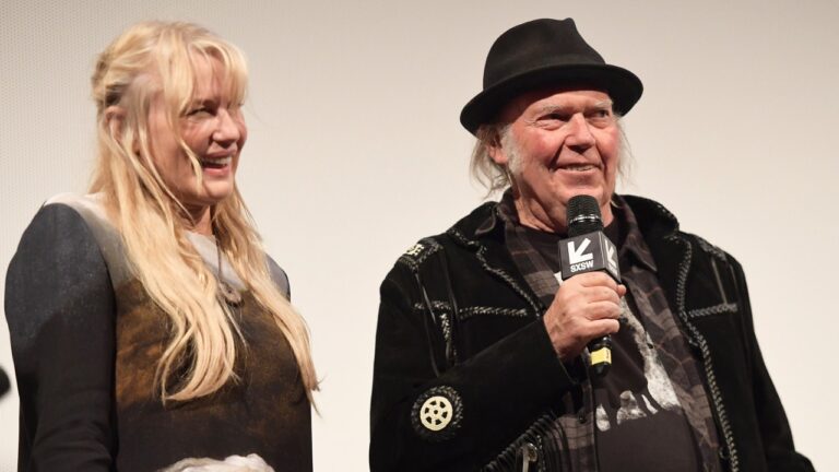 Daryl Hannah, Trump’s Administrator Neil attempted to sabotage the citizenship of Young